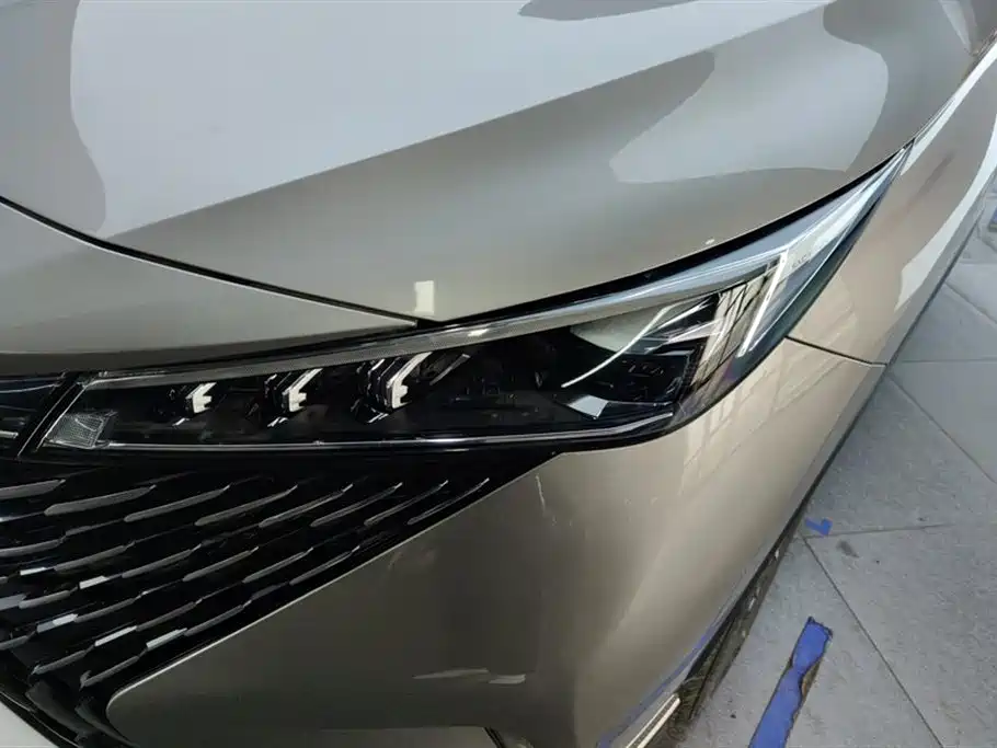 ROEWE RX5 NEW ENERGY