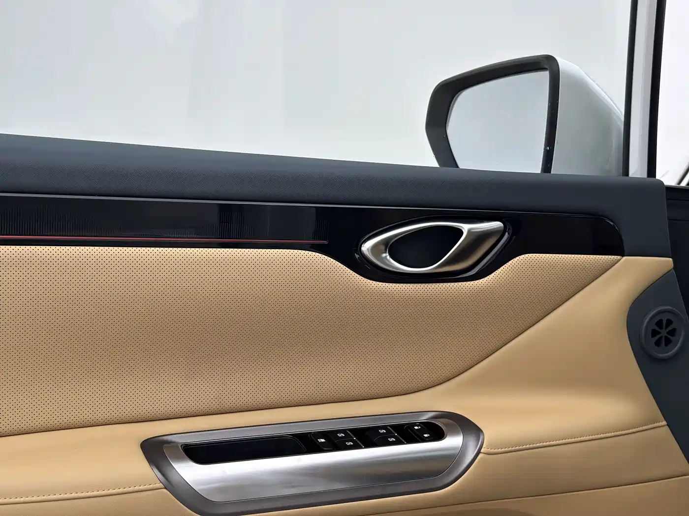 GAC Trumpchi Trumpchi E8 NEV 2024 150km Soaring Dragon Glory Edition фото 13
