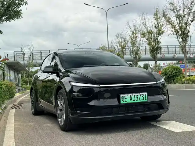  Tesla Model Y L 2025 Facelift Long Range AWD
