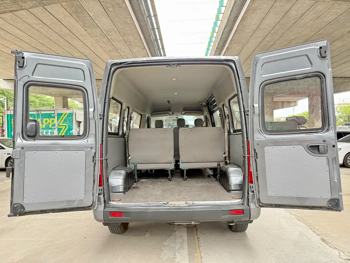 SAIC Maxus Xintu V80 2016 2.5T AMT Aoyun Express China V Long Wheelbase Medium Roof 7-seater фото 9