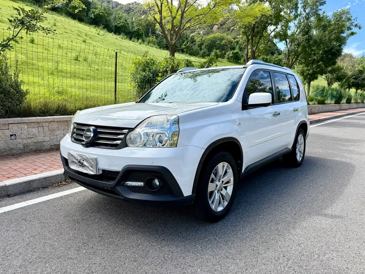 Dongfeng Fengdu MX6 2015 2015 2.0L CVT 2WD Dream Edition