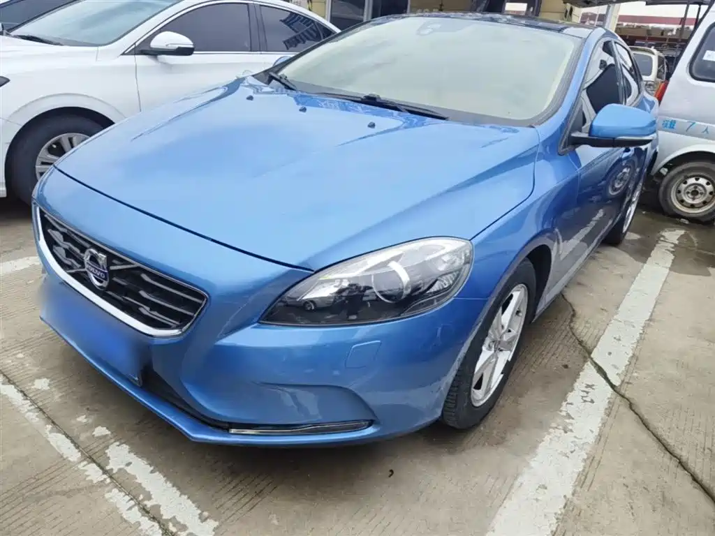 Фото 1 - Volvo V40