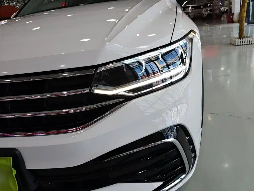 Volkswagen Tiguan L 2022 330TSI Auto 2WD R-Line Premium Edition фото 24
