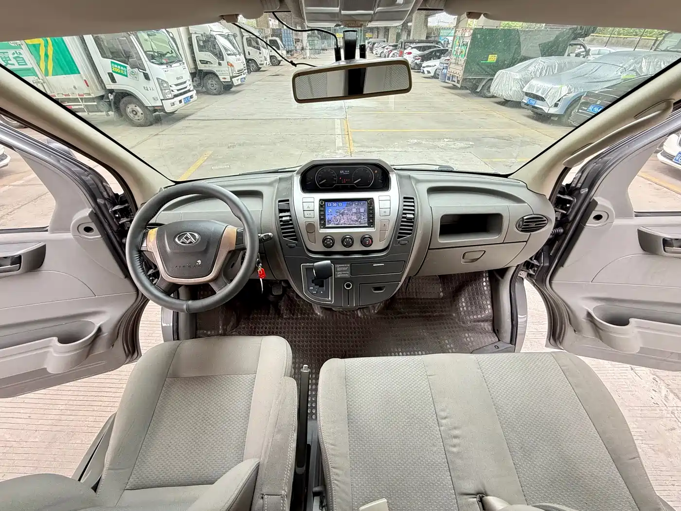 SAIC Maxus Xintu V80 2016 2.5T AMT Aoyun Express China V Long Wheelbase Medium Roof 7-seater фото 16