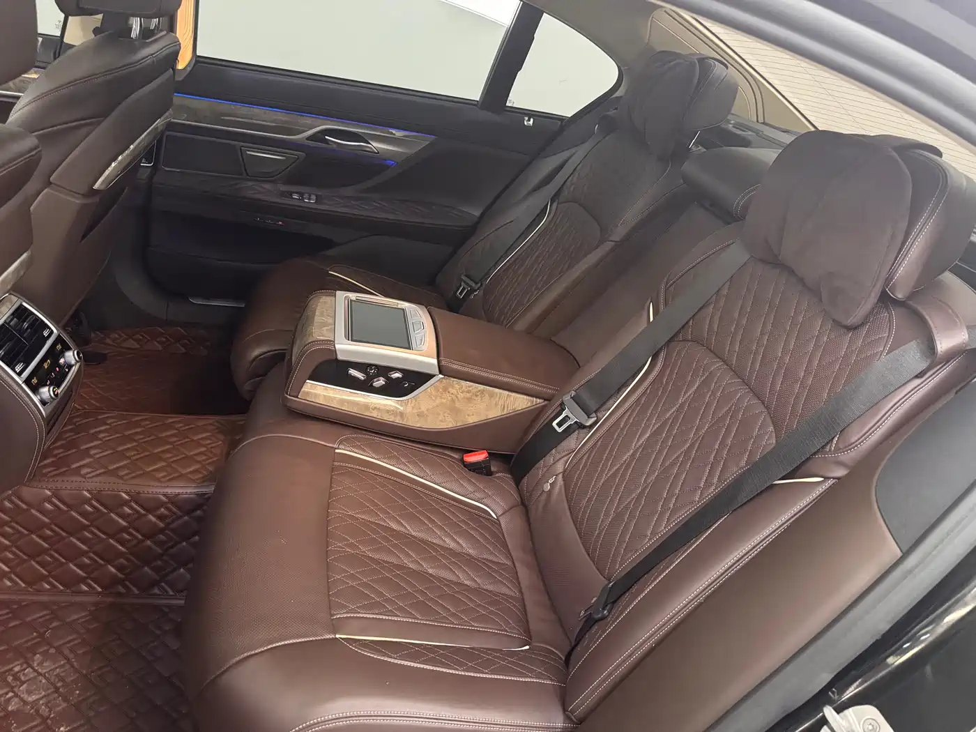 BMW 7 Series 2021 Model 740Li Leading Luxury Package фото 13