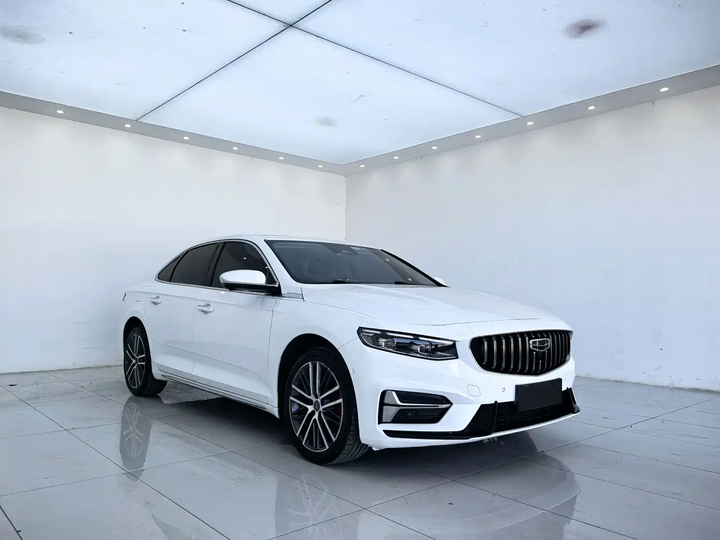 Фото 3 - Geely Preface