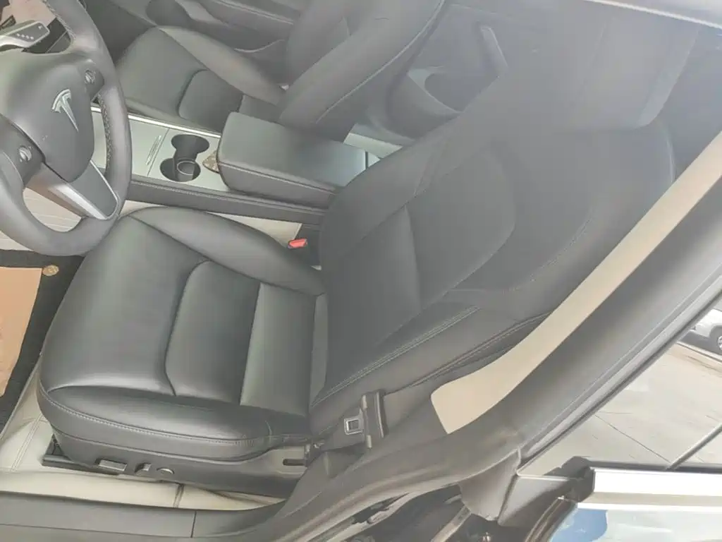 Фото 15 - Tesla Model 3