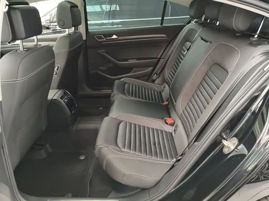 Volkswagen Magotan 2020 330TSI DSG Luxury фото 17