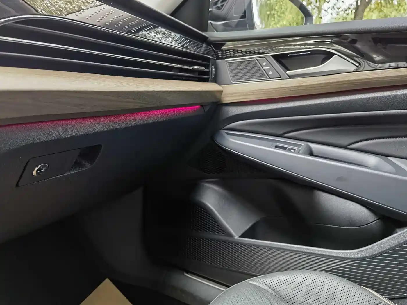 Volkswagen Passat 2022 330TSI Luxury Edition фото 7