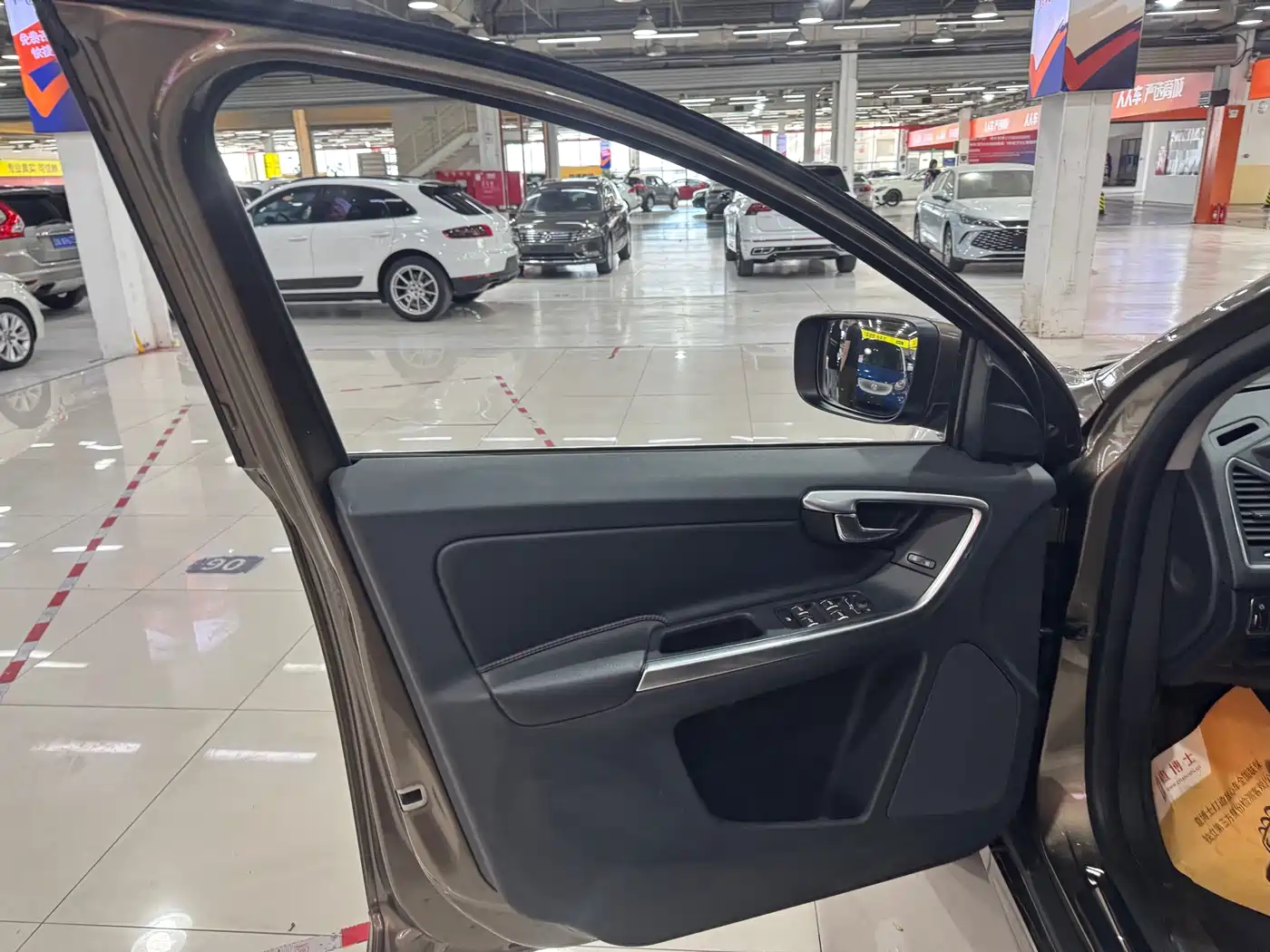 Фото 22 - Volvo XC60