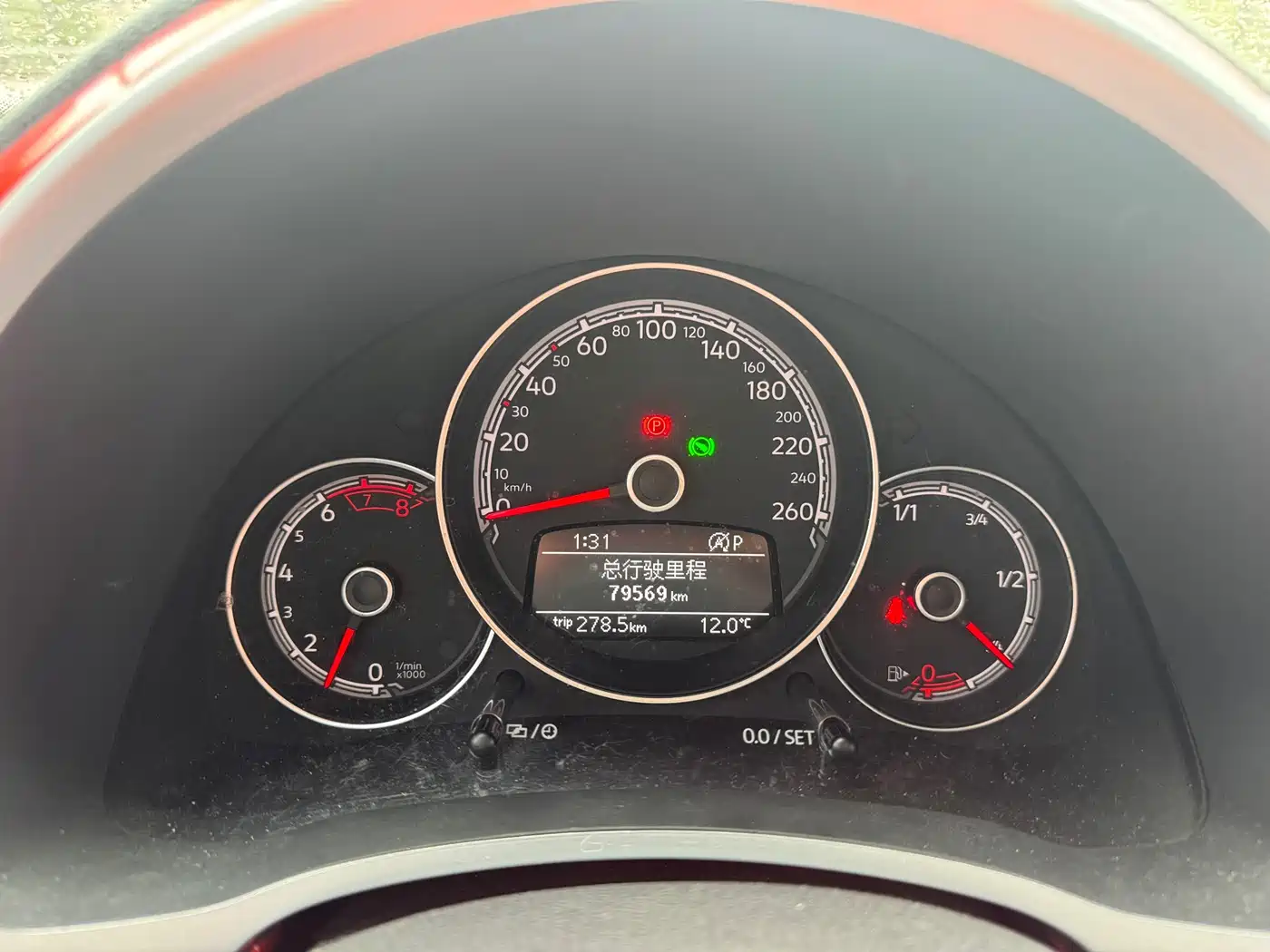 Volkswagen Beetle 2016 Model 180TSI Club Edition фото 12