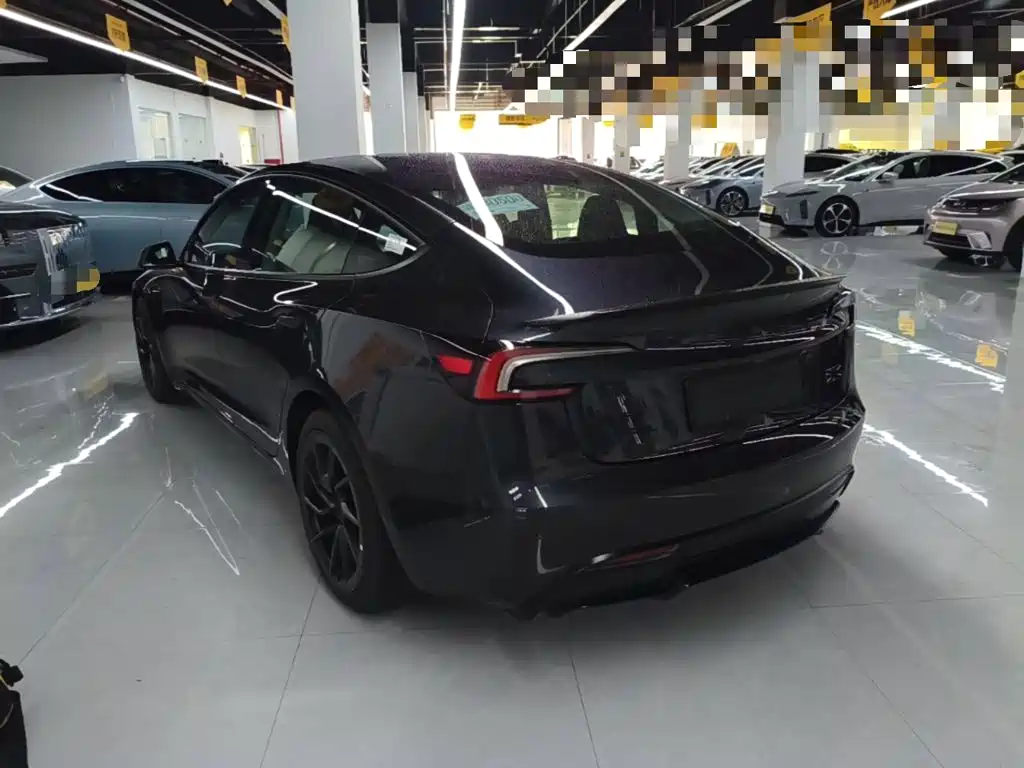 Фото 23 - Tesla Model 3