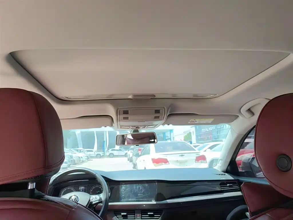 VOLKSWAGEN BORA