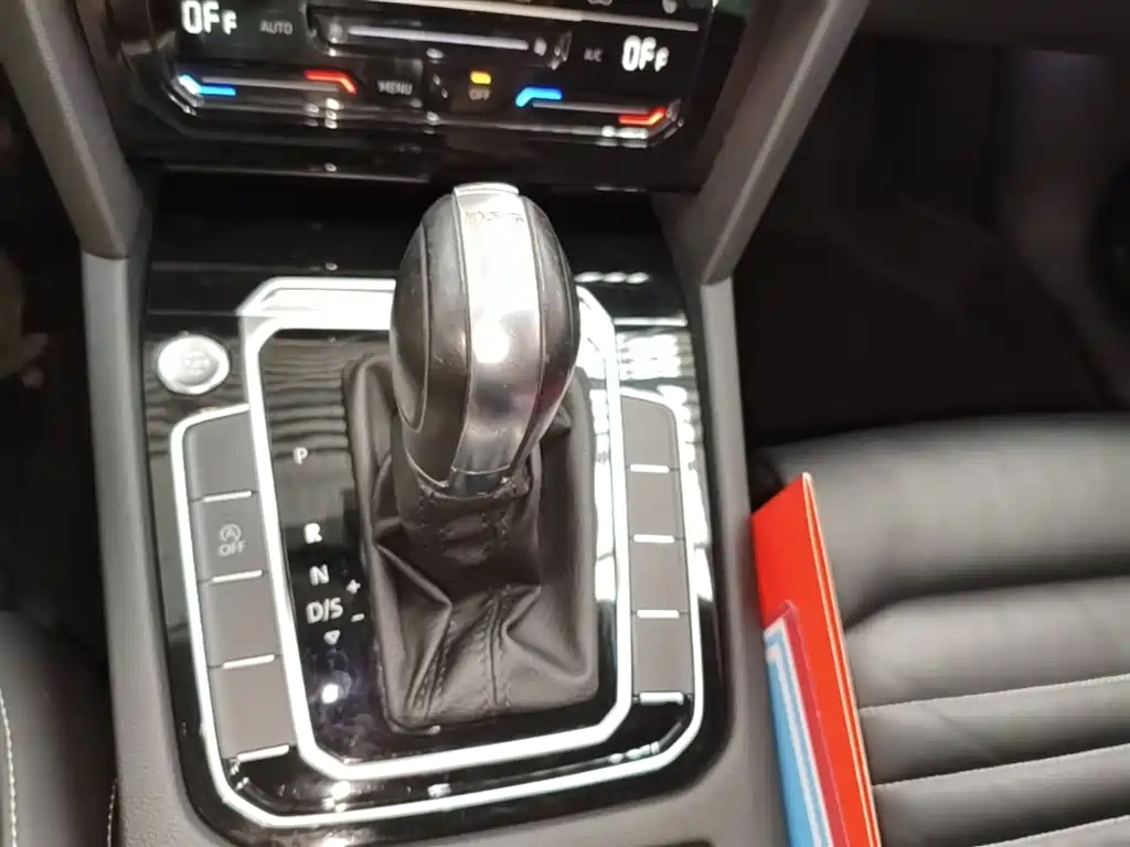 Volkswagen Magotan 2020 330TSI DSG Luxury фото 14