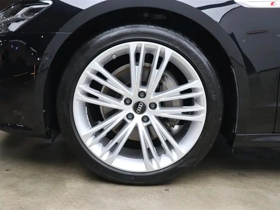 Audi A7L 2024 45 TFSI quattro Premium Luxury фото 28