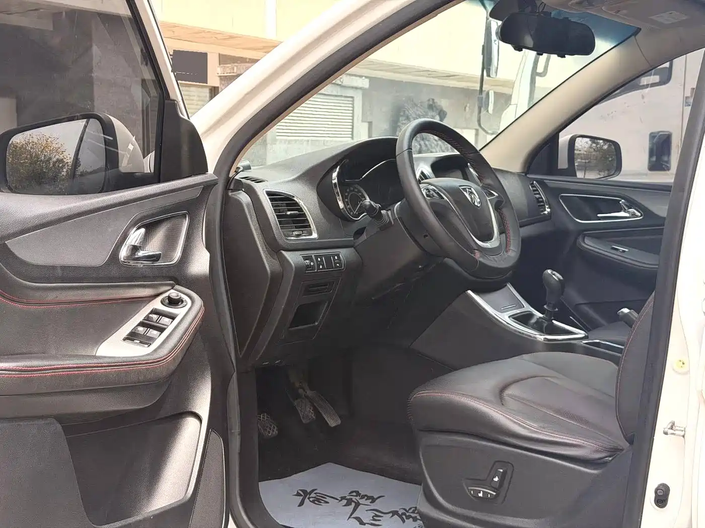 Baojun 560 2017 2016 1.8L Manual Luxury