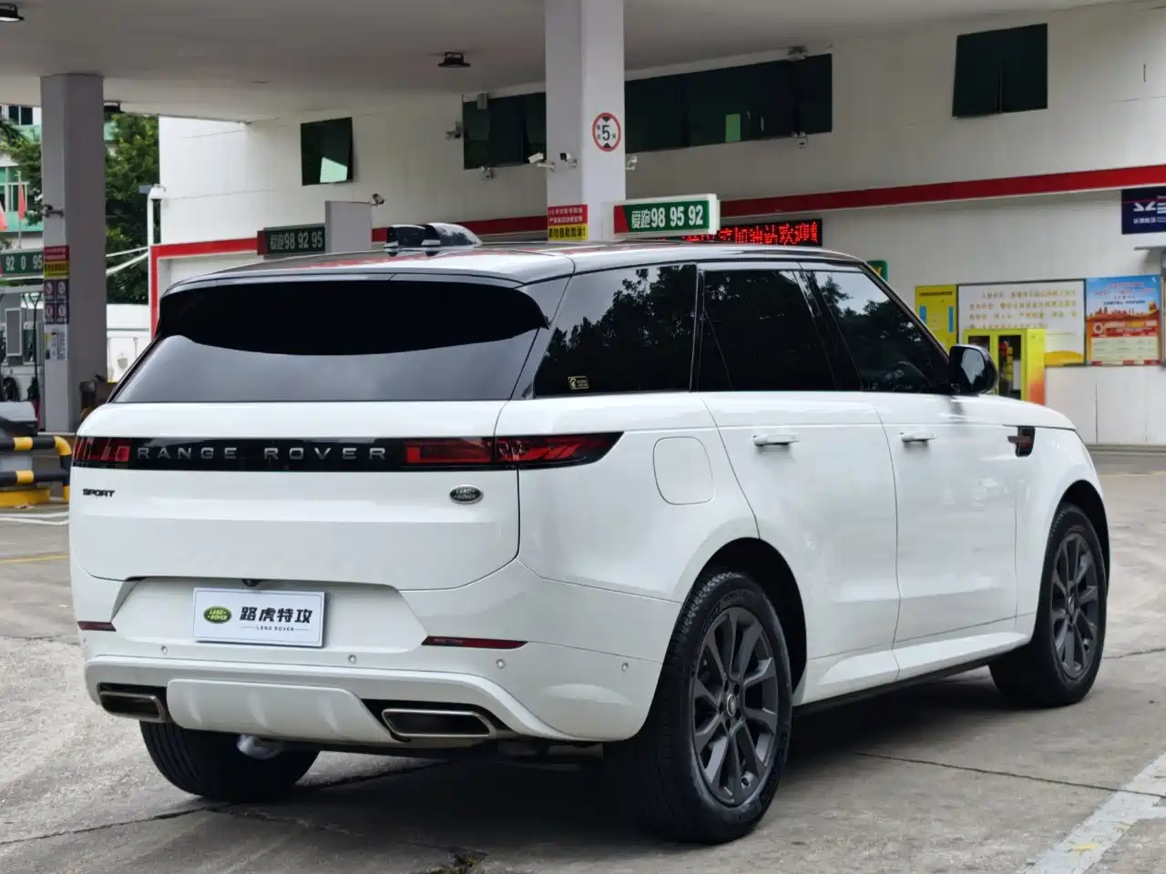 Land Rover Range Rover Sport 2023 400PS Dynamic SE фото 15