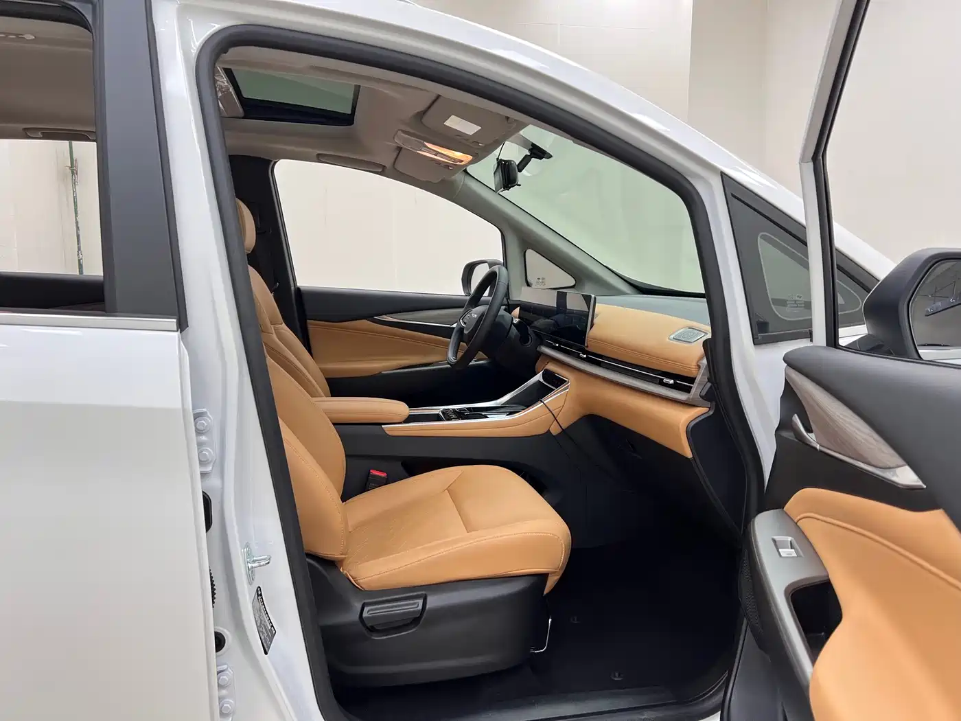 SAIC Maxus Maxus G50 PHEV 2025 Pilot Edition фото 30