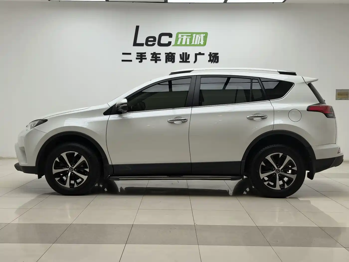 Toyota RAV4 Rongfang 2016 2.0L CVT 2WD Comfort (China V) фото 4