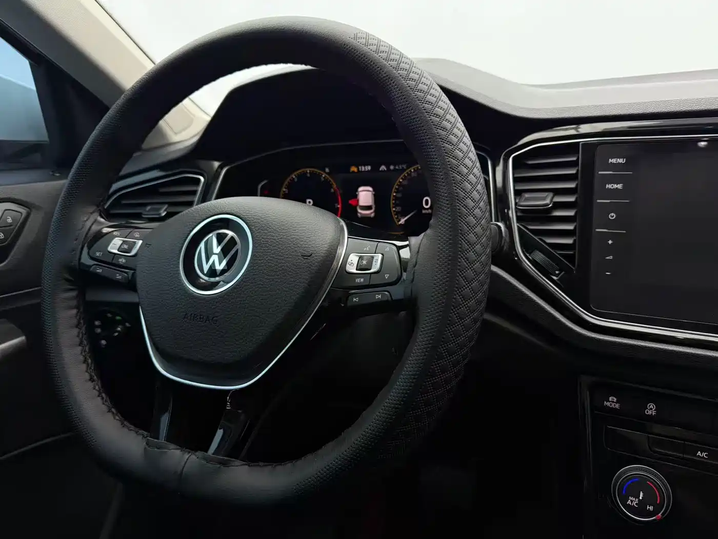 Volkswagen T-ROC 2022 280TSI DSG 2WD Comfort PLUS фото 11