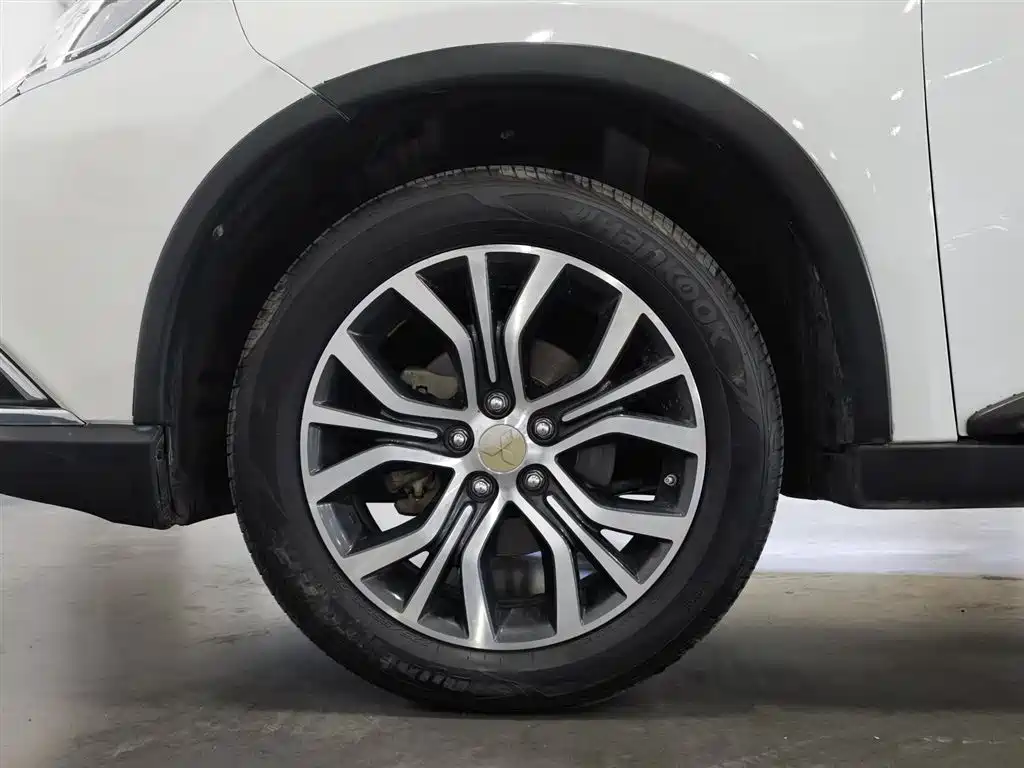 Mitsubishi Outlander 2018 2.0L 2WD Glory Edition 5-seater фото 17