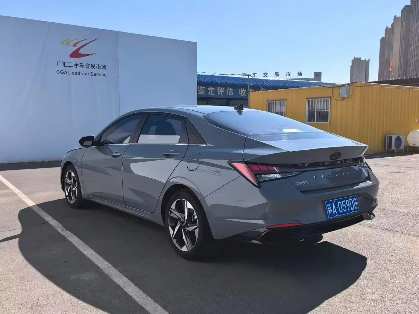 Hyundai Elantra 2021 1.5L CVT LUX Premium Edition фото 7