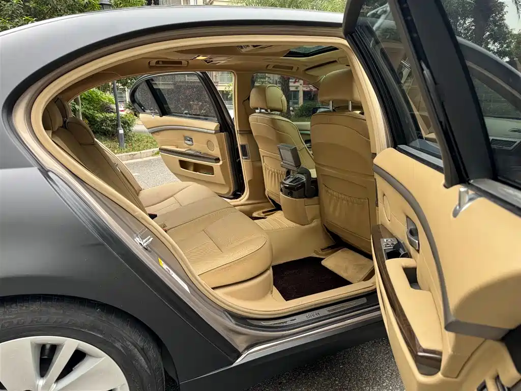 BMW 7 Series 2005 Model 740Li фото 11