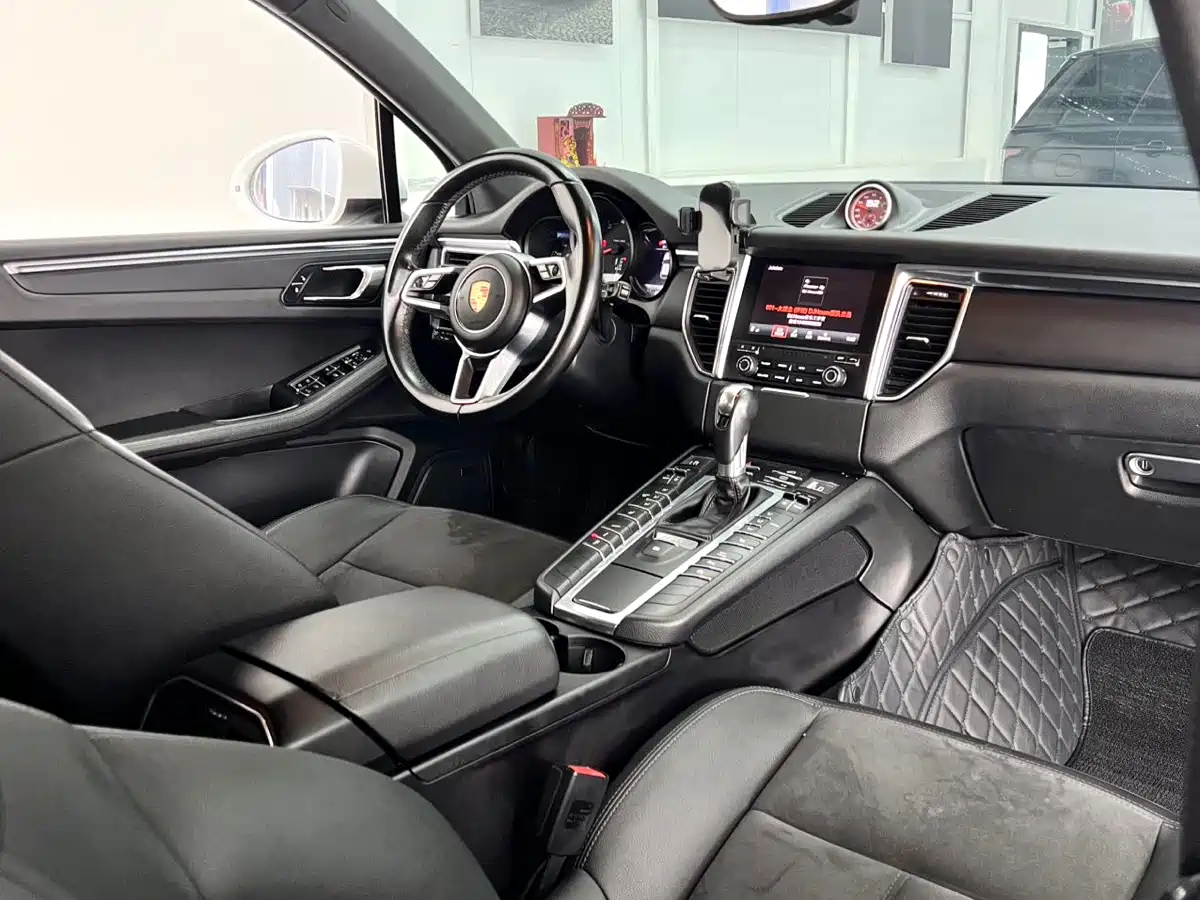 Porsche Macan 2017 Macan 2.0T фото 8