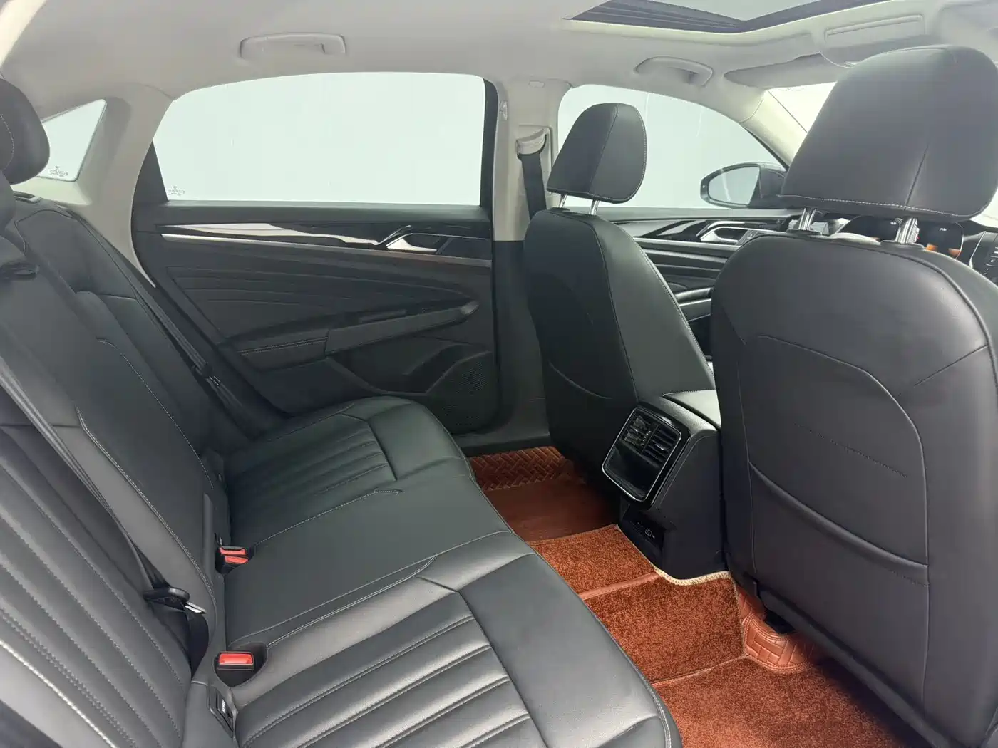 Volkswagen Passat 2024 280TSI Business Edition фото 10