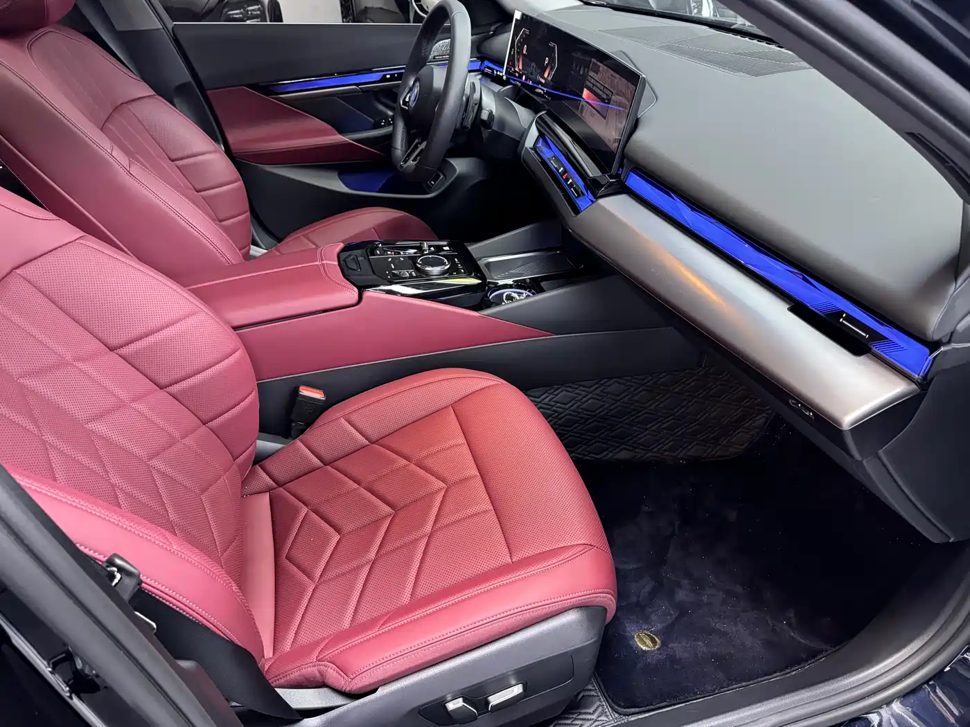 BMW 5 Series 2026 530Li Leading Luxury Package фото 10