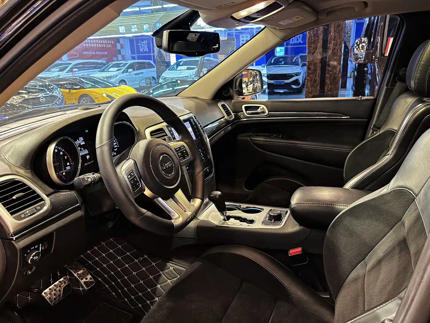 Jeep Grand Cherokee SRT 2014 2013 6.4L SRT8