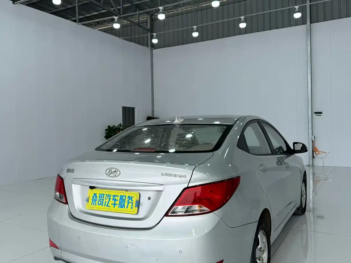 Hyundai Verna 2014 1.4L Manual Smart GLS фото 9