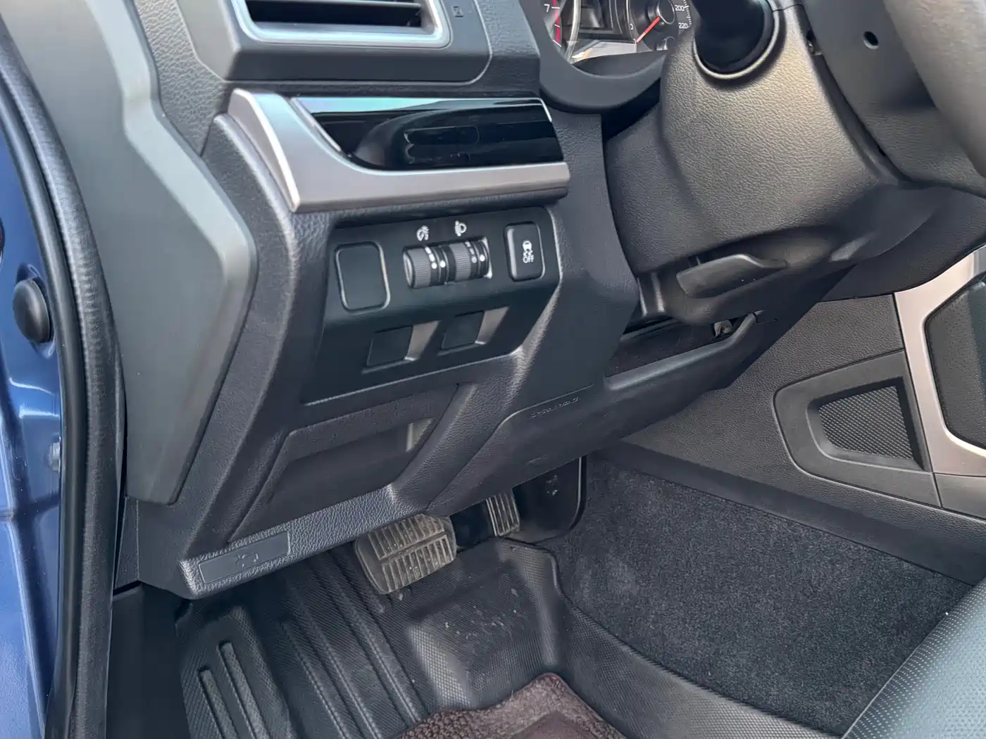 Subaru Forester 2016 2.0i Luxury Navigation Edition фото 20