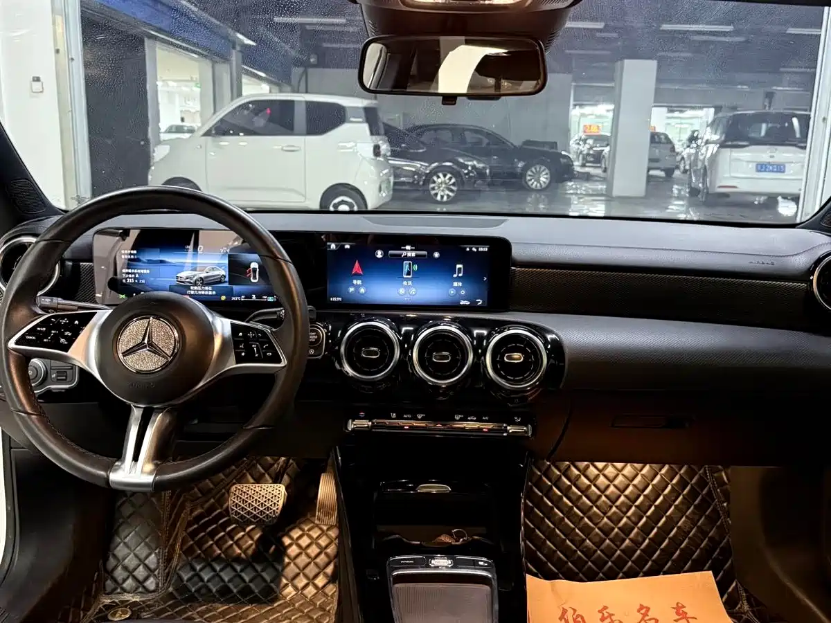 Mercedes-Benz A-Class 2024 Facelift A 180 L фото 8