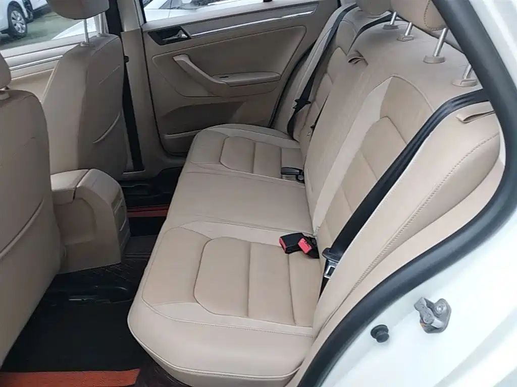 Volkswagen Bora 2014 1.6L Manual Comfort Edition фото 17