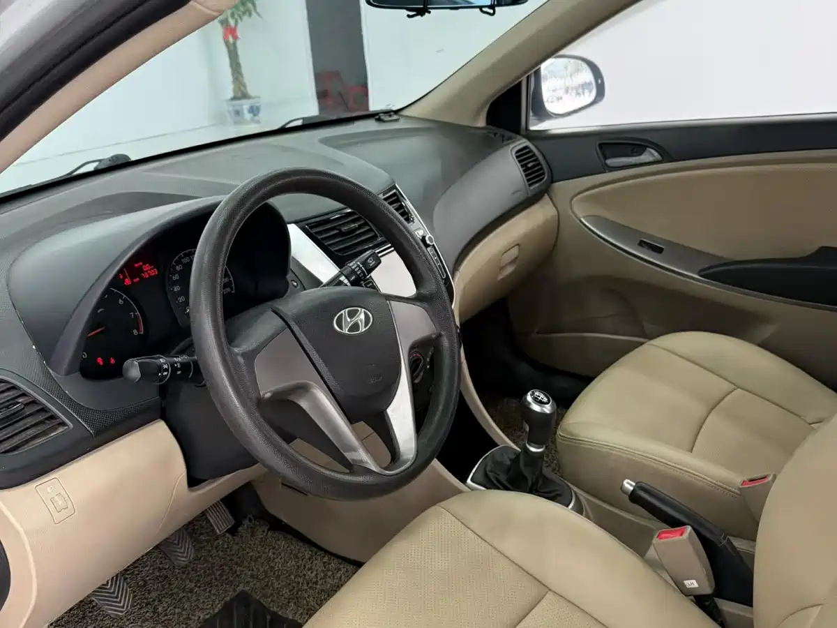 Hyundai Verna 2014 1.4L Manual Smart GLS фото 4