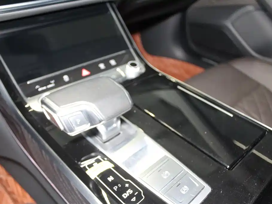 Audi A8 2021 A8L 50 TFSI quattro Comfort фото 12