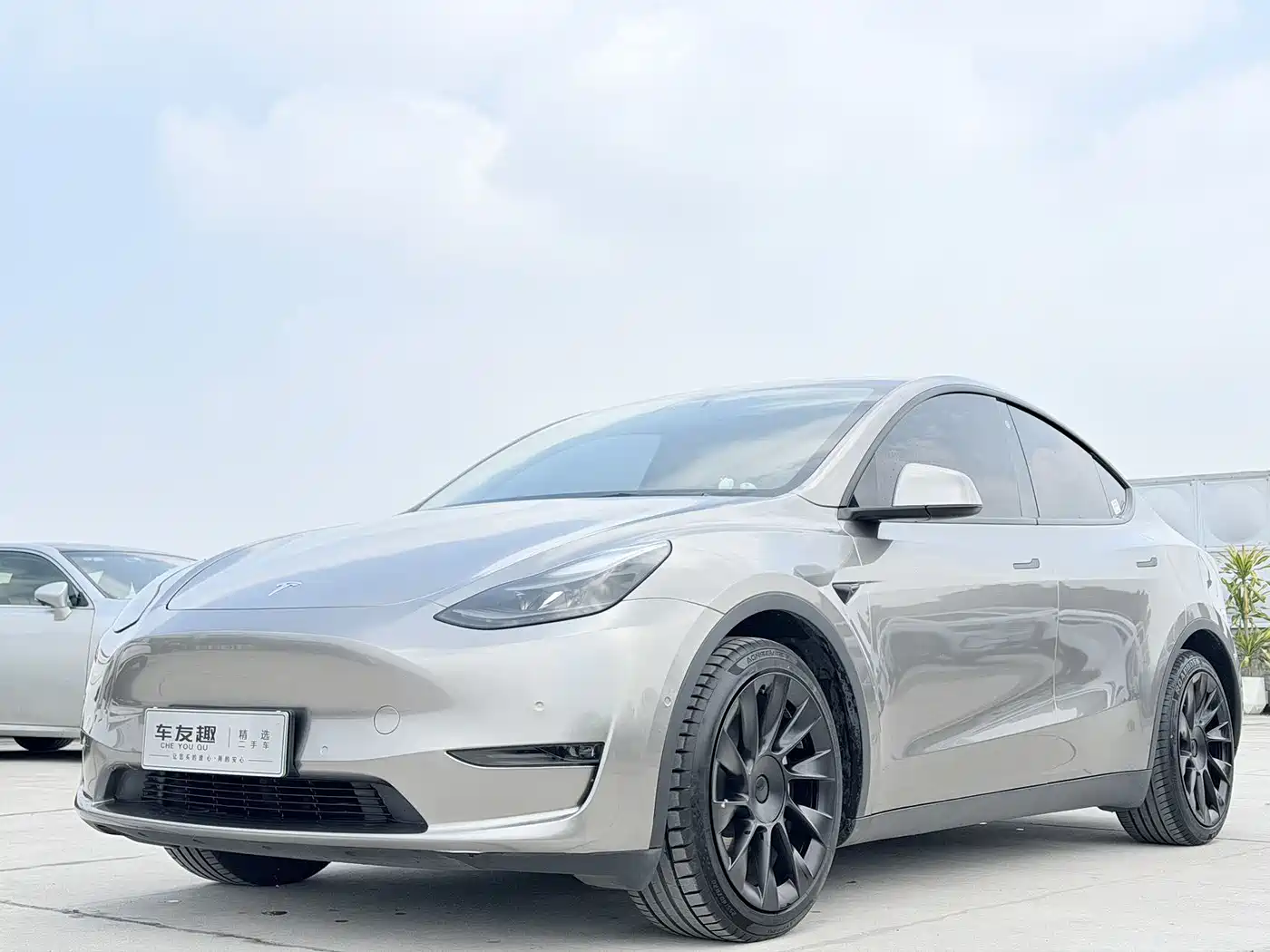 TESLA MODEL Y