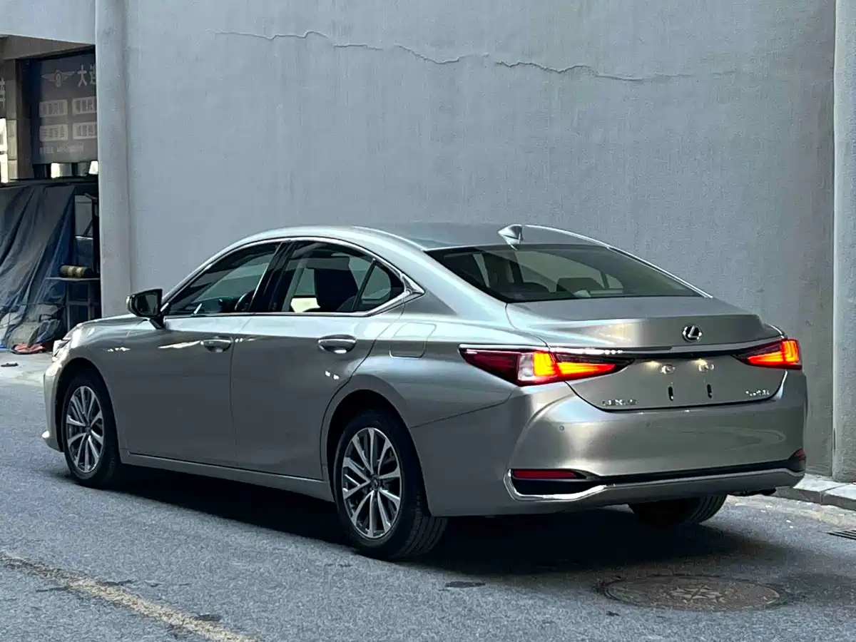 Lexus ES 2023 260 Excellence фото 6