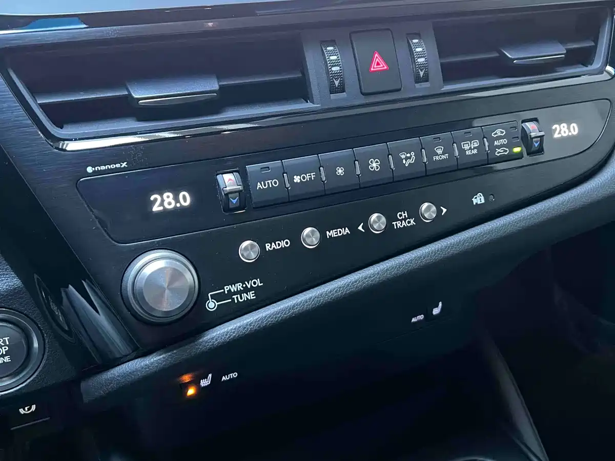 Lexus ES 2023 260 Excellence фото 22