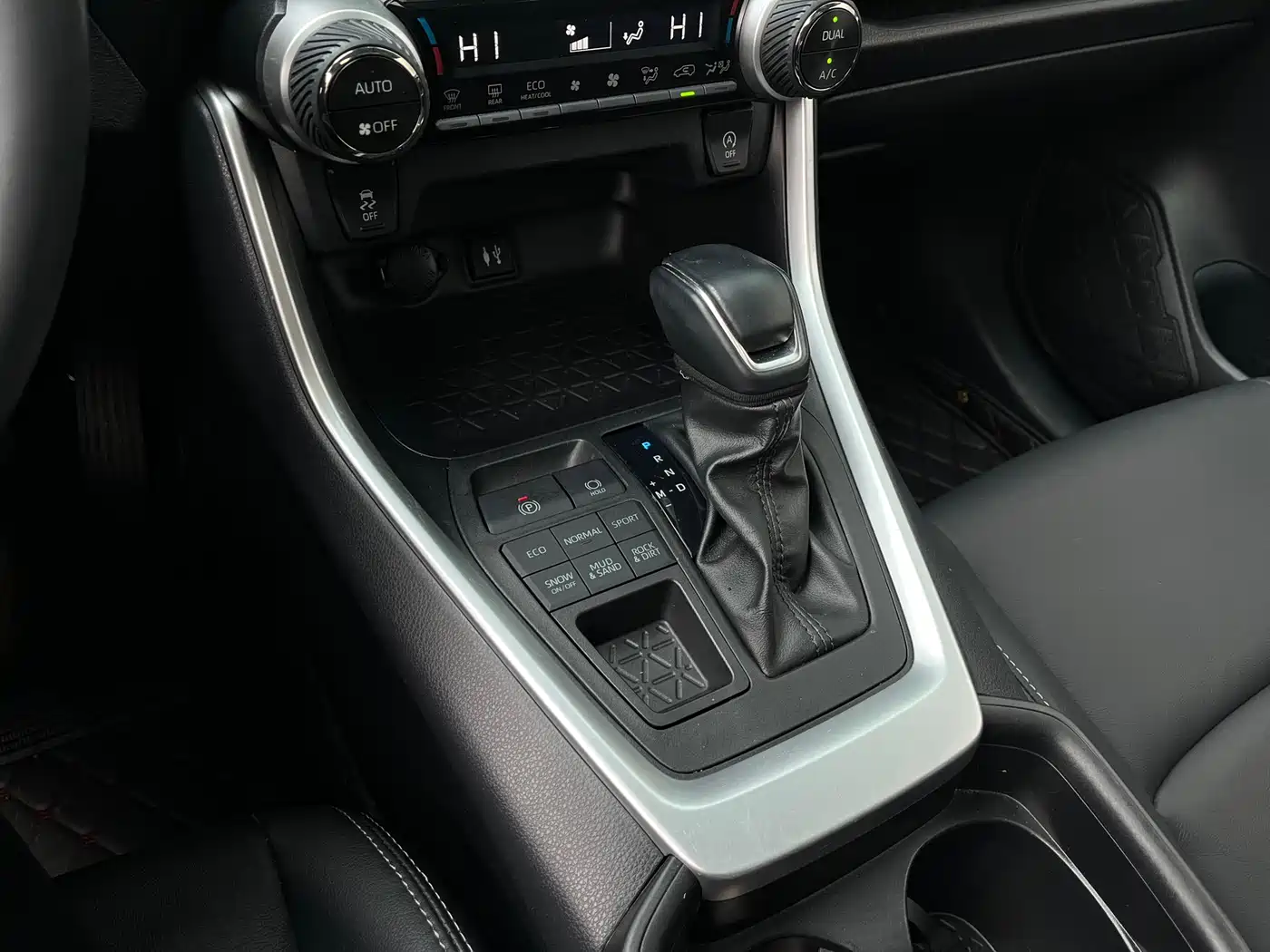 Toyota Wildlander 2022 2.0L CVT AWD Luxury PLUS Edition фото 11