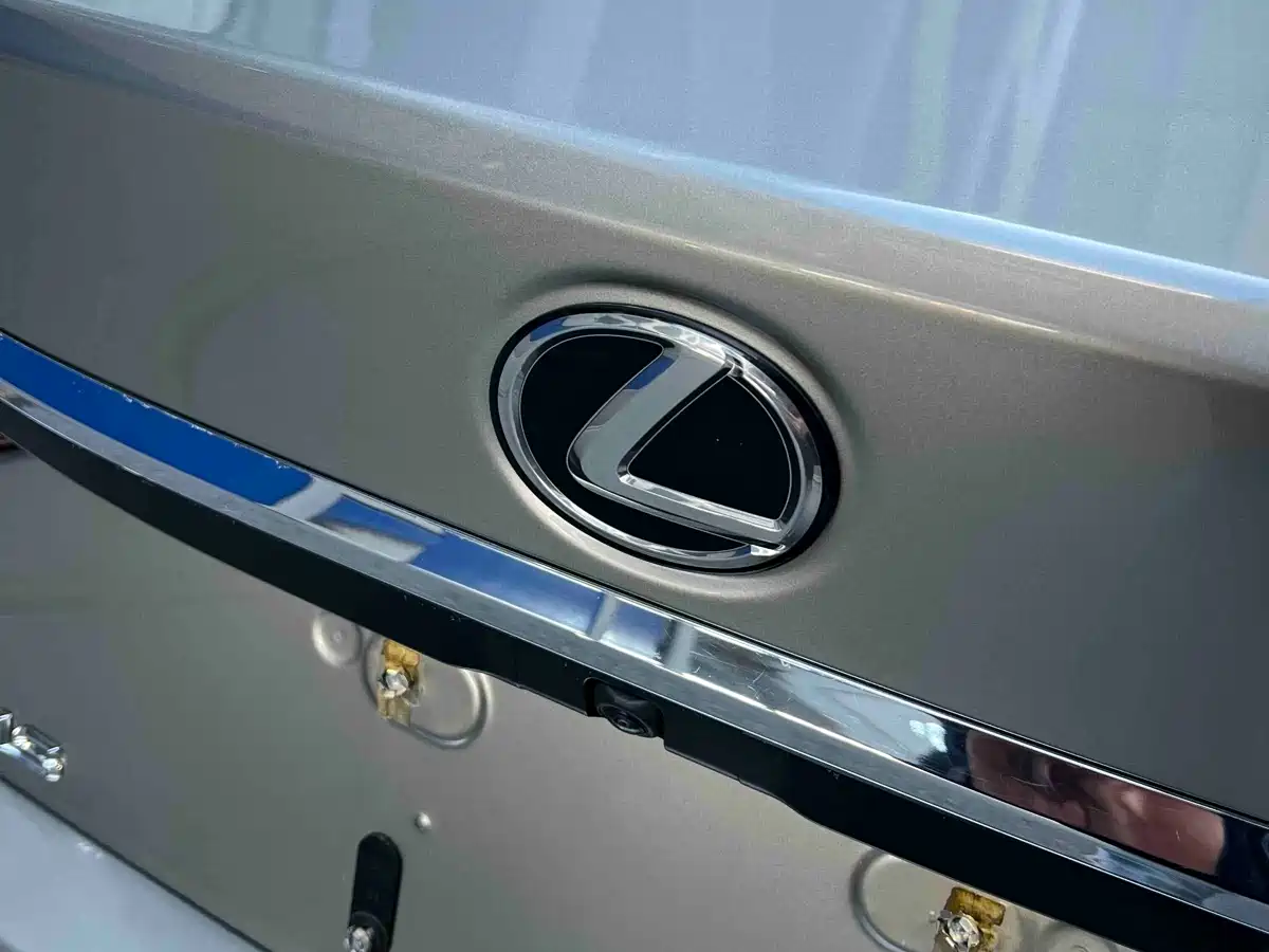 Lexus ES 2023 260 Excellence фото 8