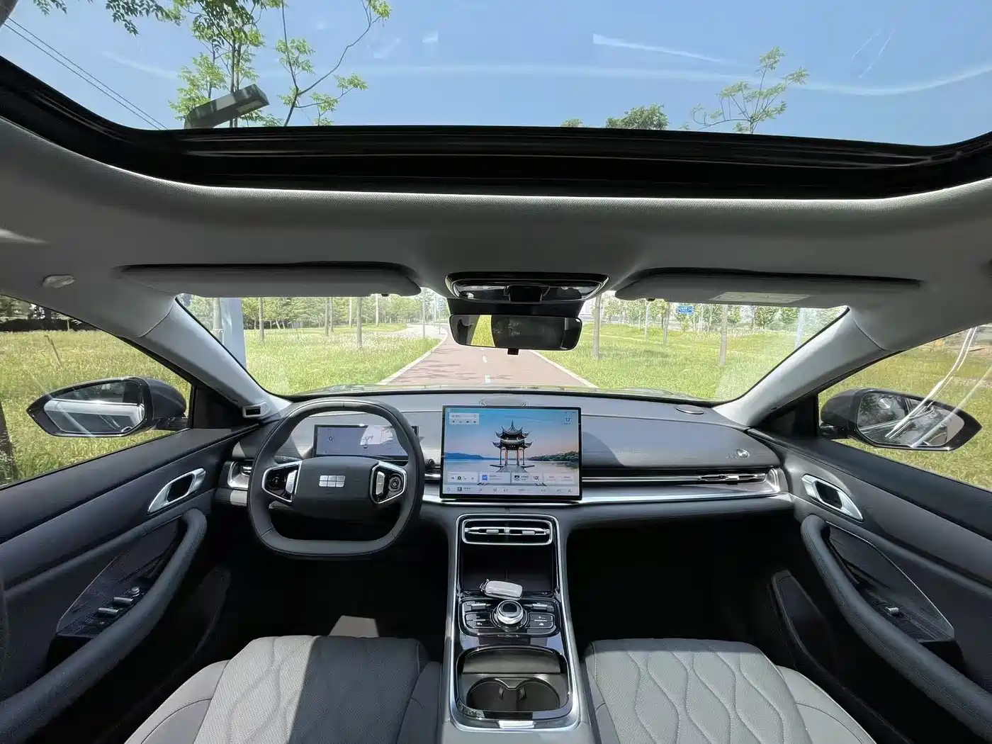 Geely Galaxy Galaxy A7 2025 EM-i 150km Long Voyage Edition фото 5