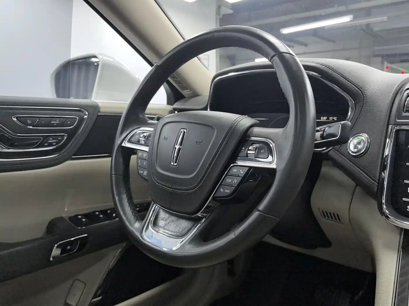 Lincoln Continental 2017 3.0T AWD Prestige Edition фото 8
