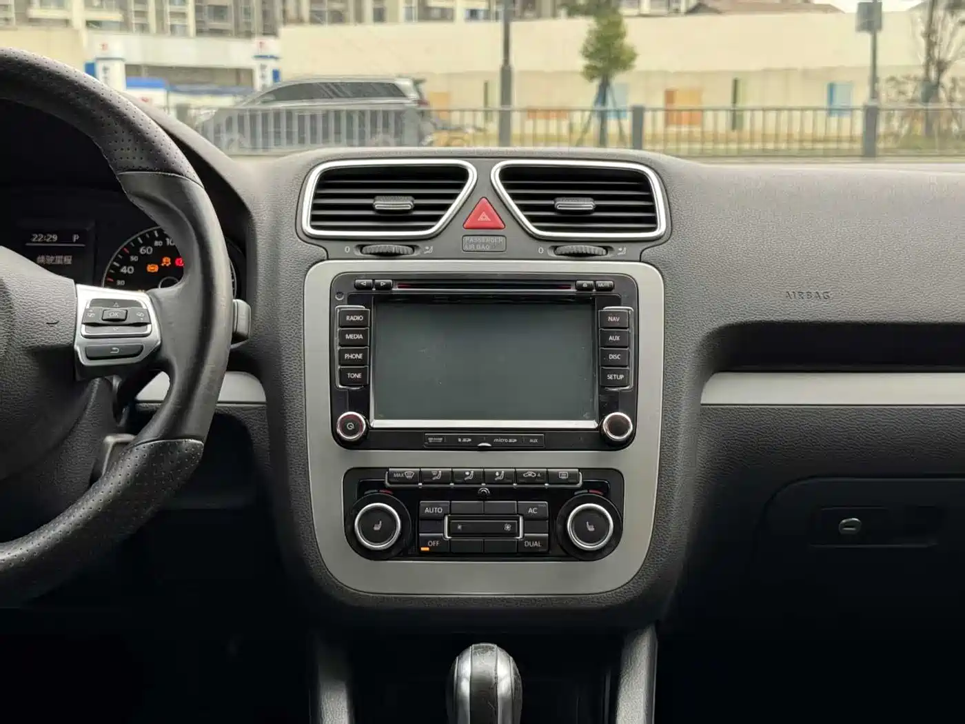 Volkswagen Scirocco 2010 2.0TSI Luxury Edition фото 9