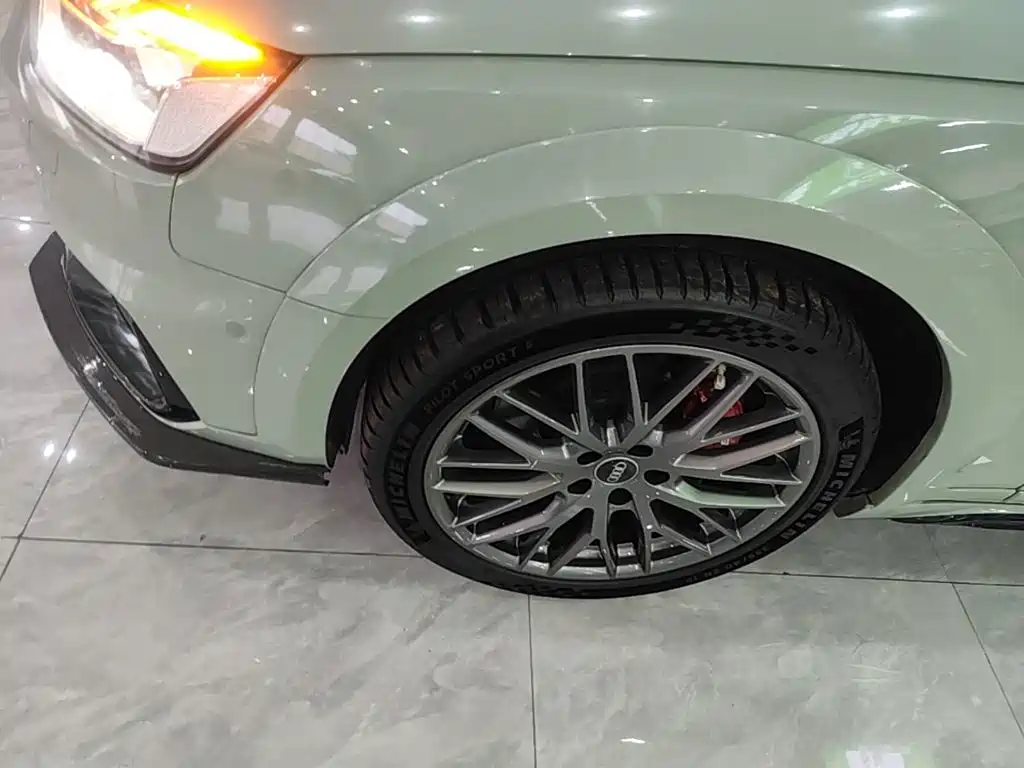 Фото 23 - Audi A4 (Import)