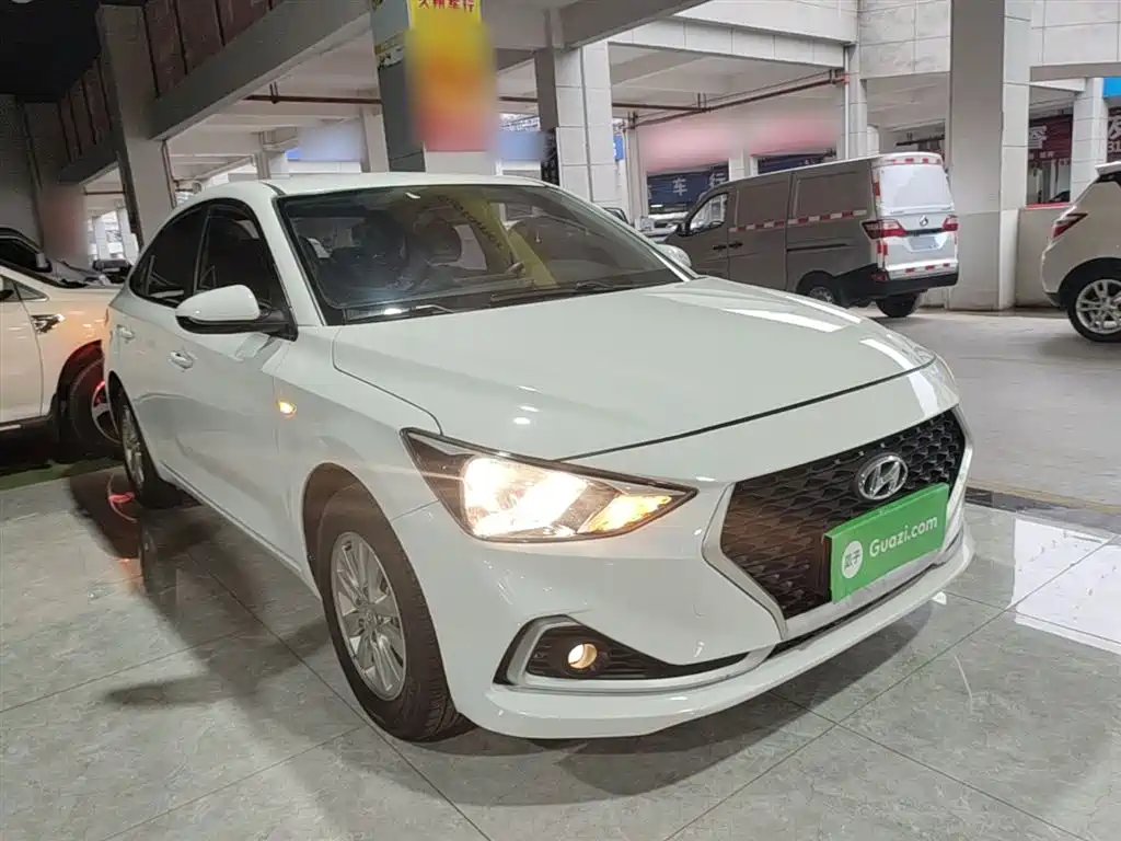 Hyundai Elantra 2018 1.6L Automatic Pleasing Edition GL China VI фото 4