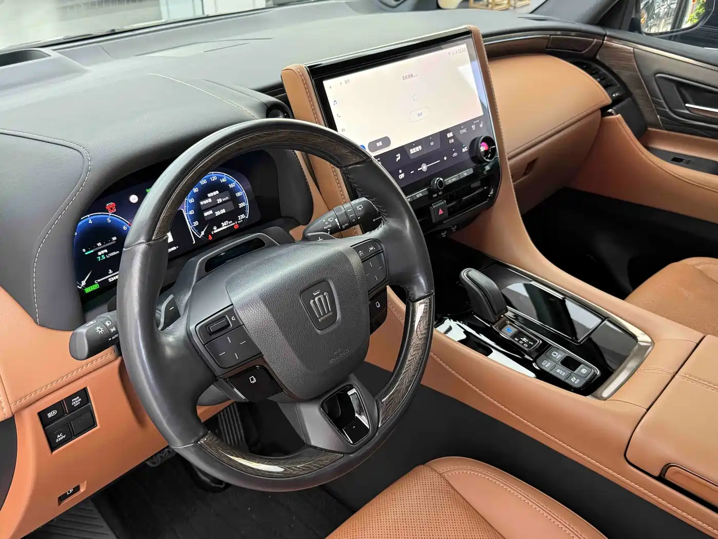Toyota Vellfire 2024 Crown Hybrid 2.5L Executive Premium Edition фото 8