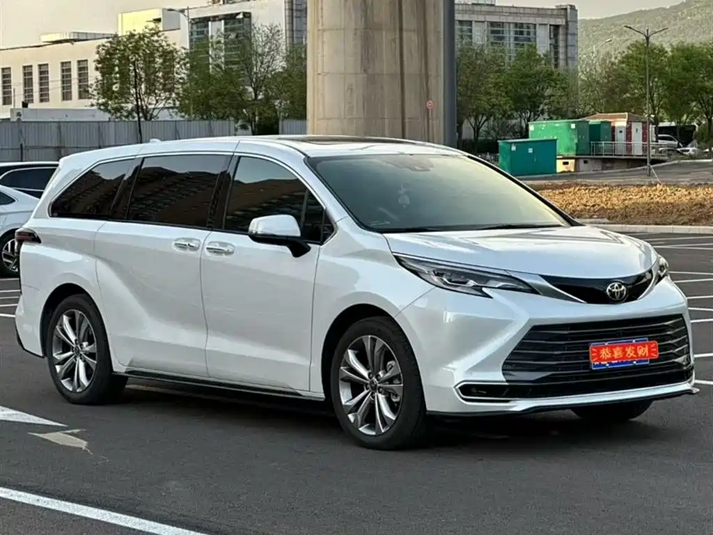 Toyota Sienna 2026 2.5L Hybrid FWD Exclusive Premium Edition фото 3