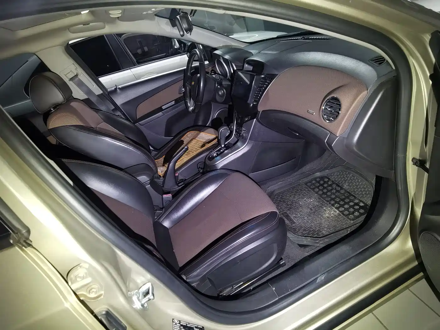 Chevrolet Cruze 2013 Hatchback 1.6L Automatic Luxury фото 4